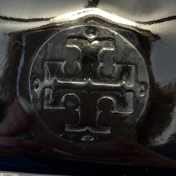 Authentic Tory Burch patent leather wallet - Picture 2 of 8